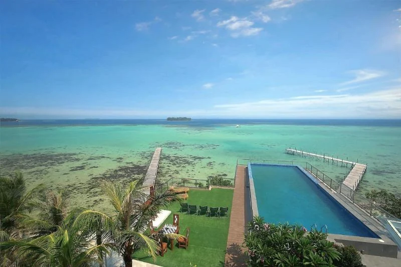 Pool und Meerblick im Royal Ocean View Beach Resort